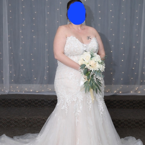 Maggie Sottero Dresses & Skirts - Maggie Sottero Cream Lace Wedding Dress